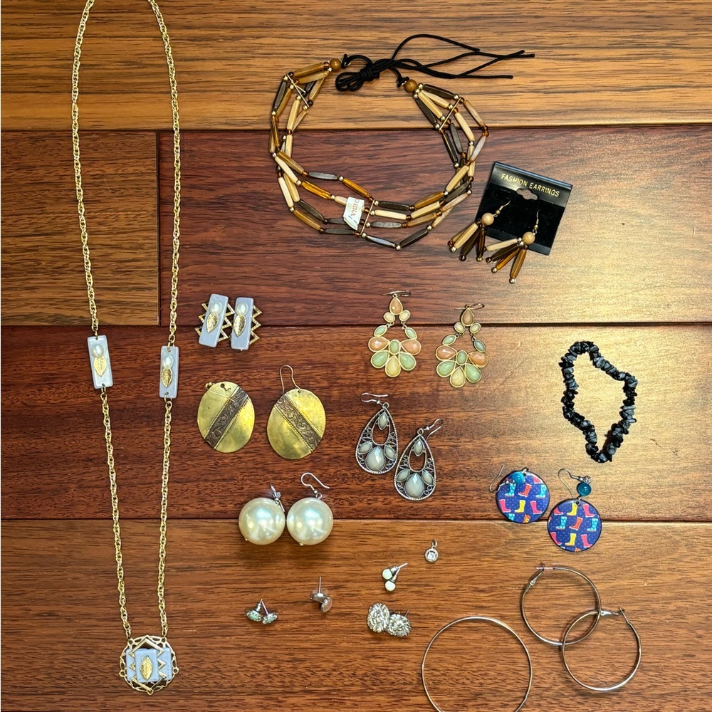 Mixed Women’s Fashion Jewelry Lot